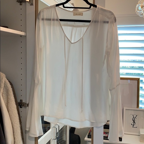 Flutter sleeve cream blouse - Picture 3 of 3